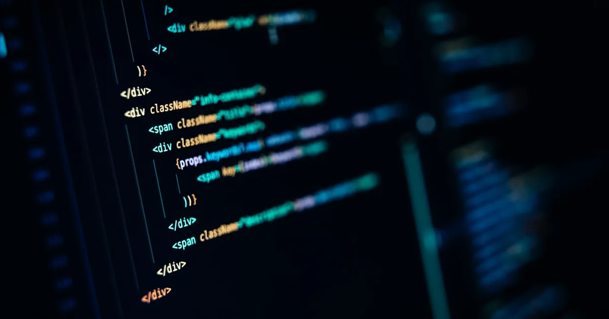 Ekranda yakın planda HTML ve JavaScript kod satırları